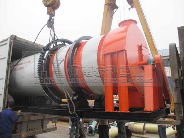 河南PA视讯重工鸡粪烘干机设备出口刚果金装车现场